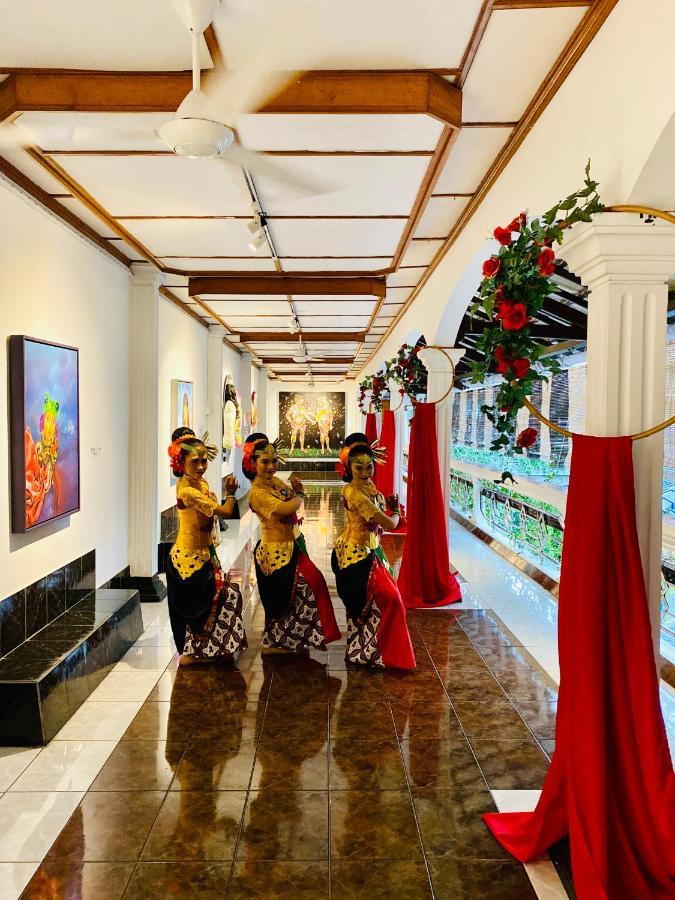 Raintree Boutique Villa & Gallery Джокьякарта Экстерьер фото