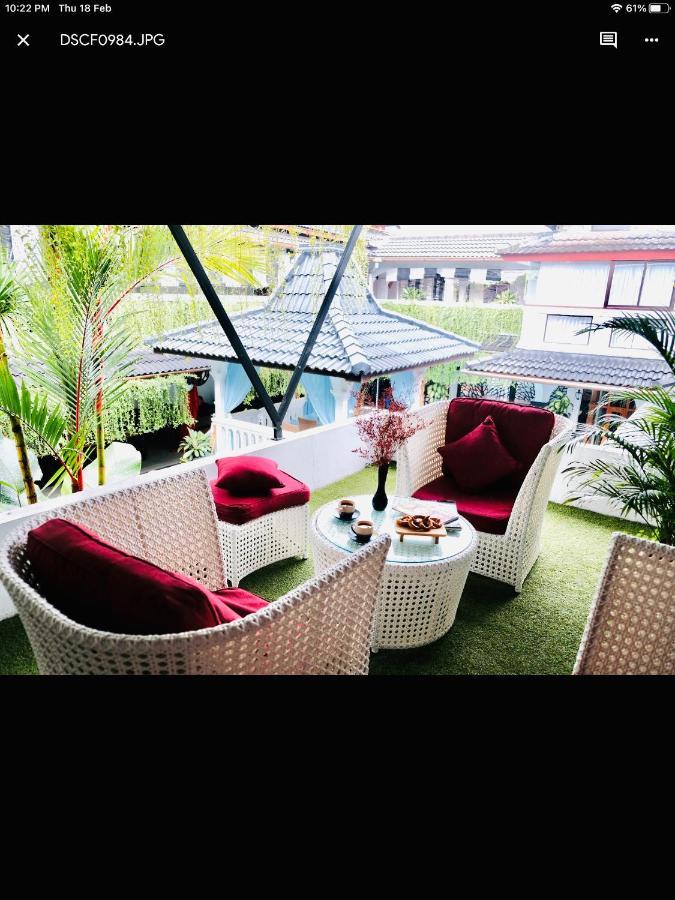 Raintree Boutique Villa & Gallery Джокьякарта Экстерьер фото