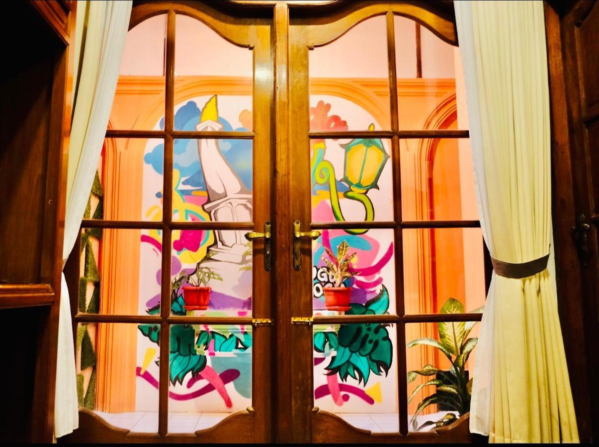 Raintree Boutique Villa & Gallery Джокьякарта Экстерьер фото