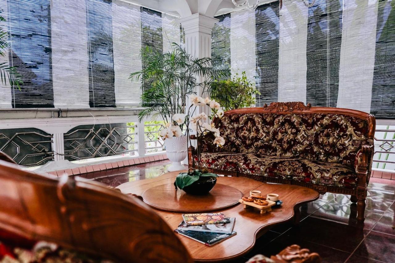 Raintree Boutique Villa & Gallery Джокьякарта Экстерьер фото
