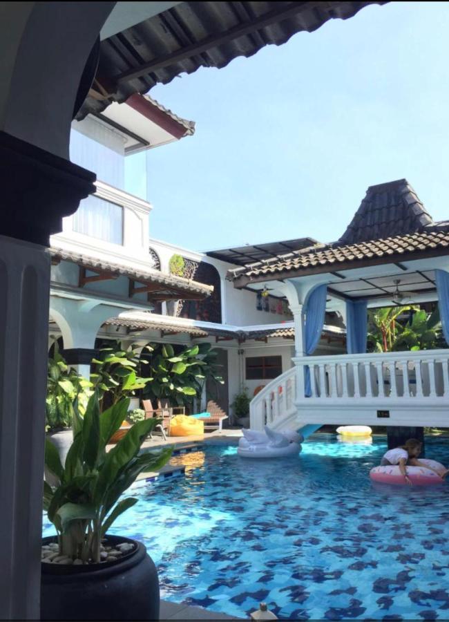Raintree Boutique Villa & Gallery Джокьякарта Экстерьер фото