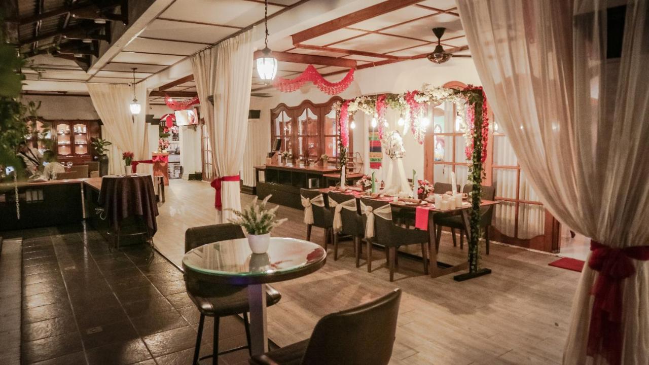 Raintree Boutique Villa & Gallery Джокьякарта Экстерьер фото