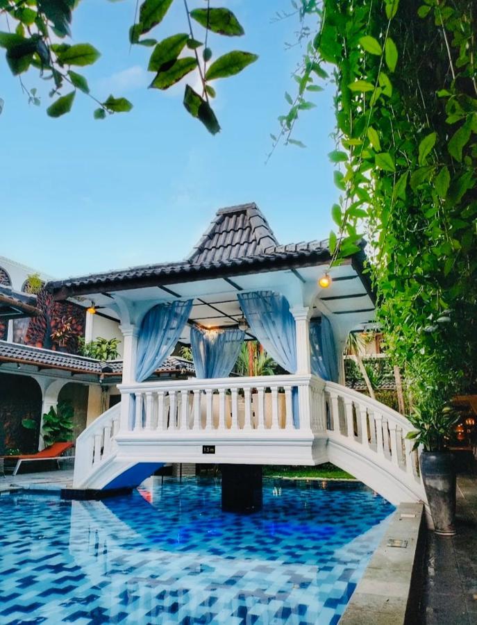 Raintree Boutique Villa & Gallery Джокьякарта Экстерьер фото