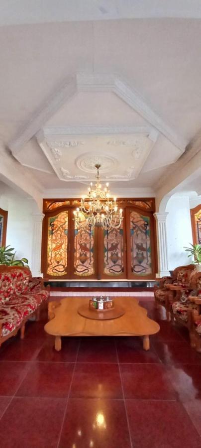 Raintree Boutique Villa & Gallery Джокьякарта Экстерьер фото