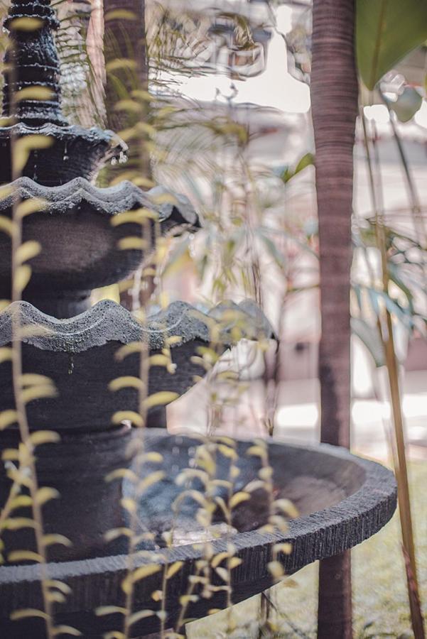 Raintree Boutique Villa & Gallery Джокьякарта Экстерьер фото