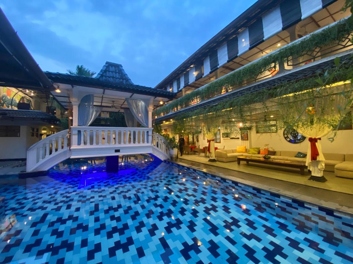 Raintree Boutique Villa & Gallery Джокьякарта Экстерьер фото