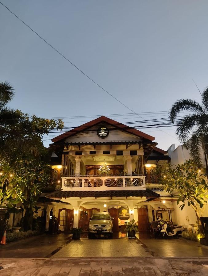 Raintree Boutique Villa & Gallery Джокьякарта Экстерьер фото