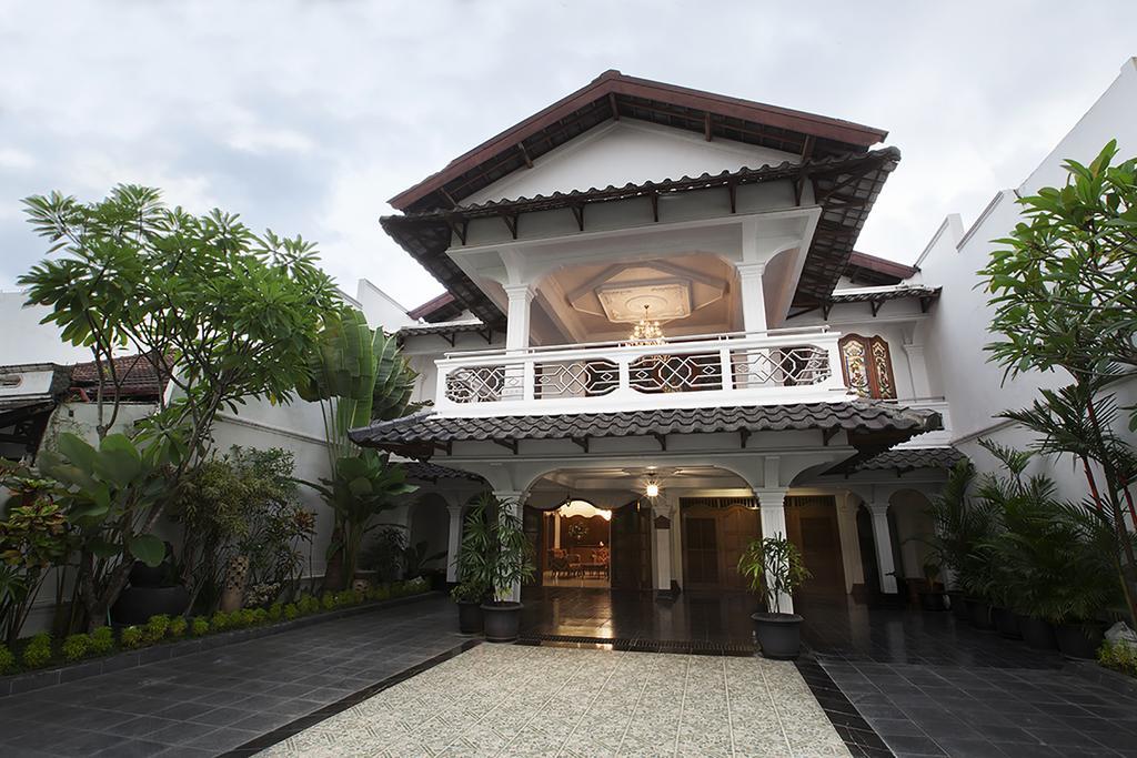 Raintree Boutique Villa & Gallery Джокьякарта Экстерьер фото