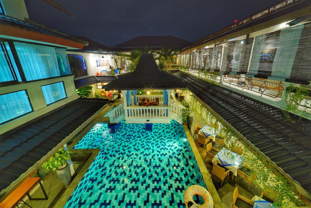 Raintree Boutique Villa & Gallery Джокьякарта Экстерьер фото